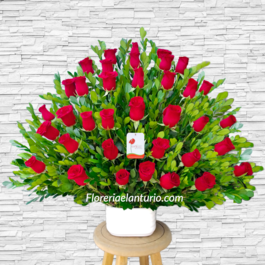 Arreglo con rosas rojas en lima san isidro la moli