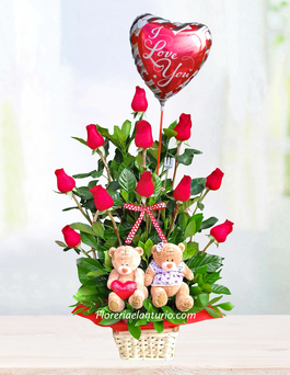 Arreglo floral con rosas, peluche, globo ,  amor