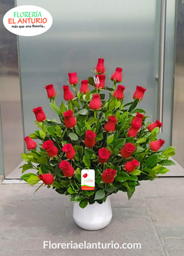 Rosa rojas, arreglo florall