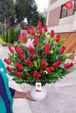 Arreglo floral con rosas rojas  la Molina delivery