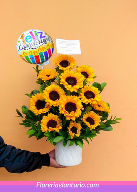 Arreglo floral para cumpleaños con girasoles